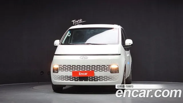 Hyundai Staria 2023 thumb 3