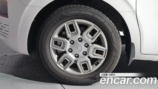 Hyundai Staria 2023 thumb 5