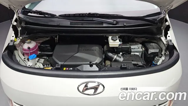 Hyundai Staria 2023 thumb 6