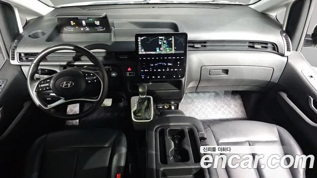 Hyundai Staria 2023 thumb 7