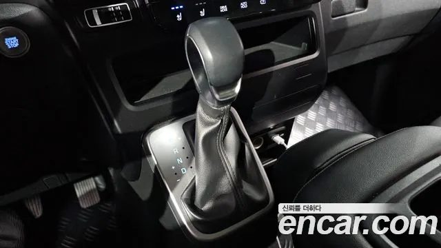 Hyundai Staria 2023 thumb 9