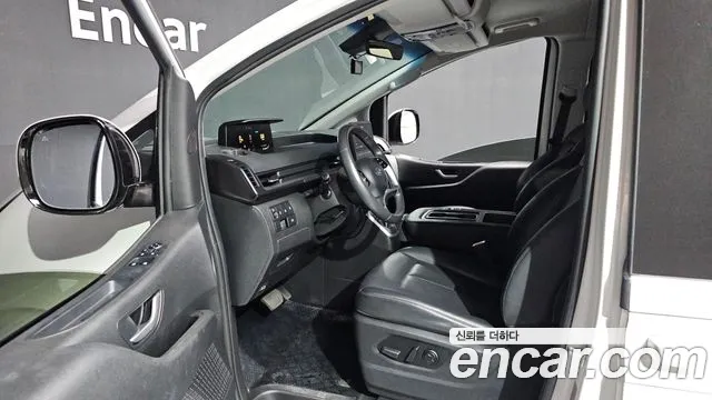 Hyundai Staria 2023 thumb 10