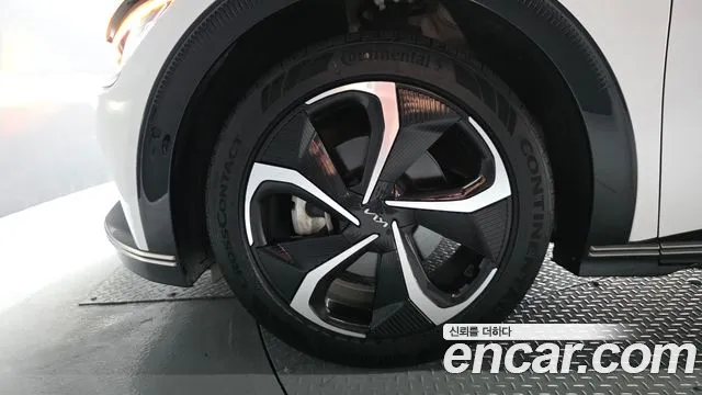 Kia EV6 2023 thumb 4