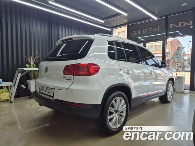 Volkswagen Tiguan 2012 thumb 2