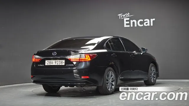 Lexus ES 2017 thumb 2