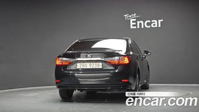 Lexus ES 2017 thumb 4