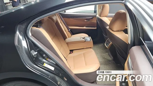 Lexus ES 2017 thumb 11