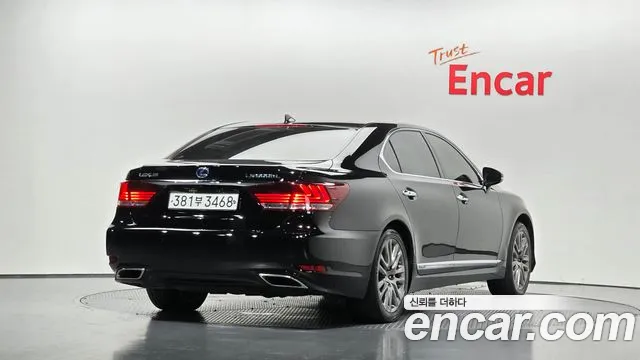Lexus LS 2016 thumb 2