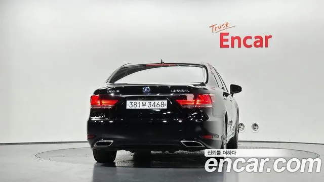 Lexus LS 2016 thumb 4