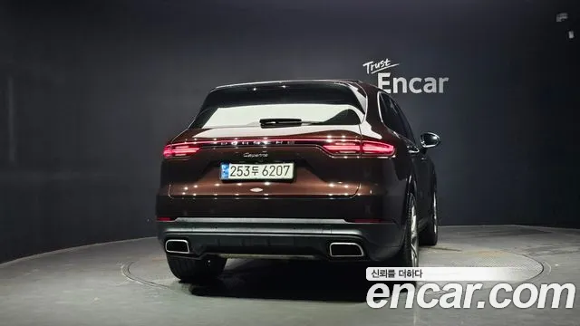 Porsche Cayenne 2019 thumb 3