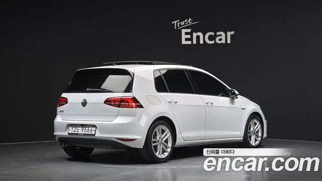 Volkswagen Golf Sportsvan 2014 thumb 2