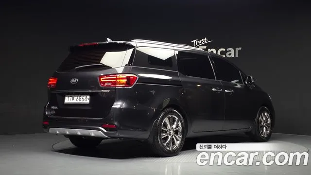 Kia Carnival 2018 thumb 2