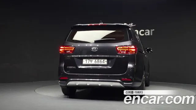 Kia Carnival 2018 thumb 4