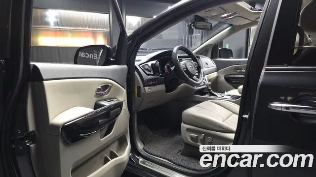 Kia Carnival 2018 thumb 10