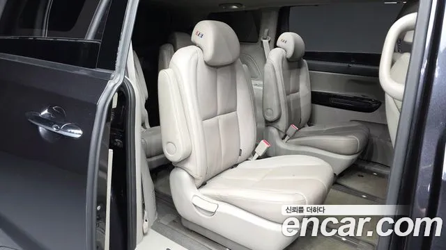 Kia Carnival 2018 thumb 12
