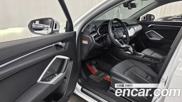 Audi Q3 2020 thumb 10