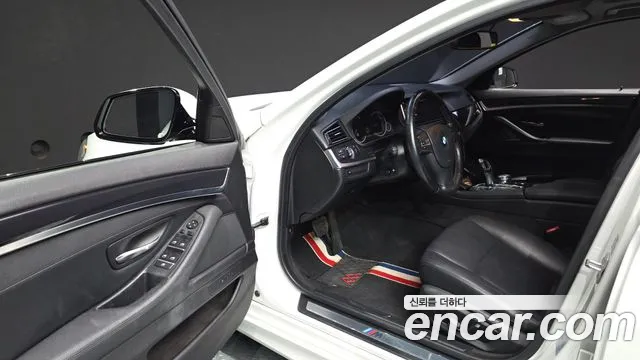 BMW 5 серии 2016 thumb 10