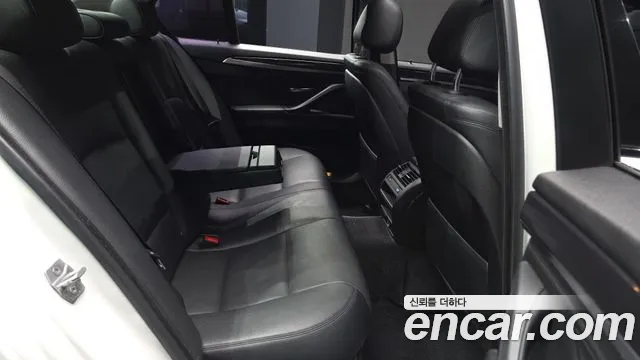 BMW 5 серии 2016 thumb 11