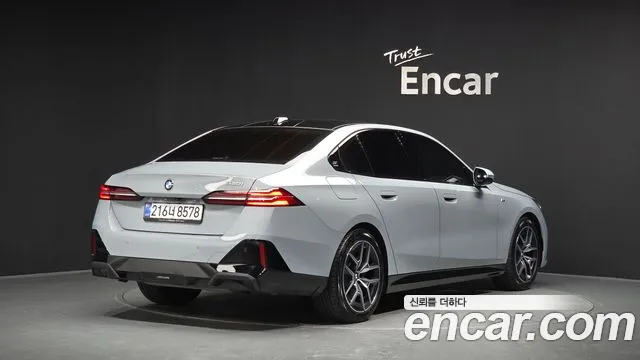 BMW 5 серии 2025 thumb 2