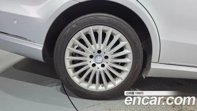 Mercedes-Benz E-Класс 2013 thumb 5