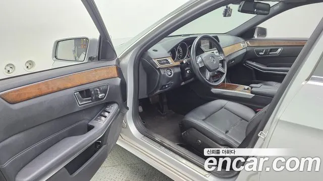 Mercedes-Benz E-Класс 2013 thumb 10