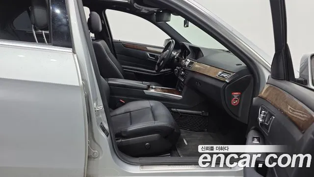 Mercedes-Benz E-Класс 2013 thumb 11