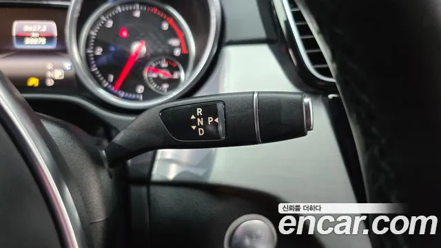 Mercedes-Benz GLE 2016 thumb 9