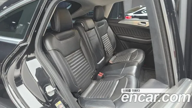 Mercedes-Benz GLE 2016 thumb 12