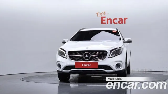 Mercedes-Benz GLA 2019 thumb 3
