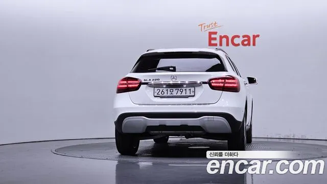 Mercedes-Benz GLA 2019 thumb 4