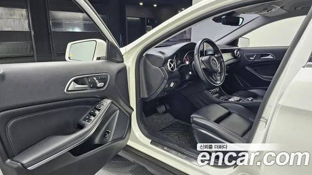Mercedes-Benz GLA 2019 thumb 10