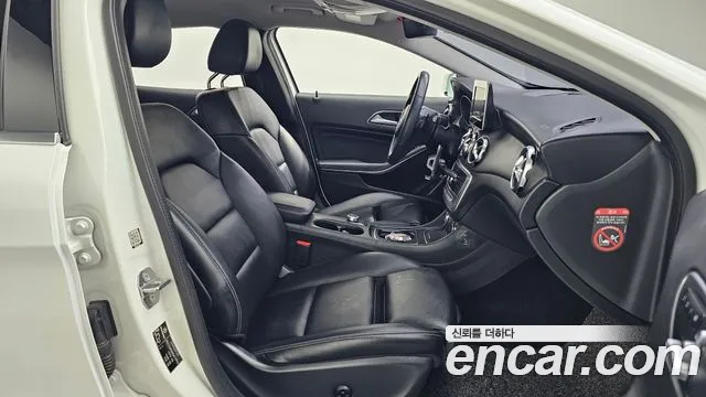 Mercedes-Benz GLA 2019 thumb 11
