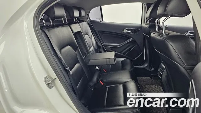 Mercedes-Benz GLA 2019 thumb 12