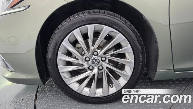 Lexus ES 2018 thumb 5