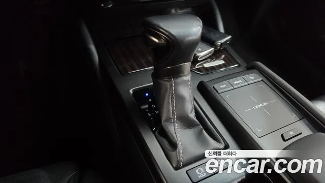 Lexus ES 2018 thumb 9