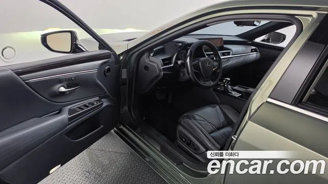 Lexus ES 2018 thumb 10