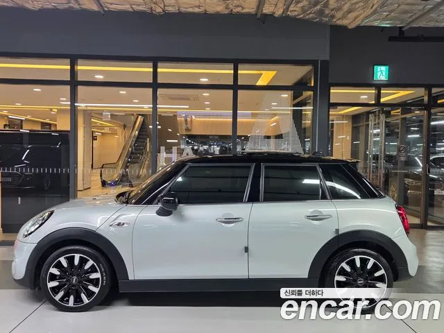 Mini Hatch 2021 thumb 3