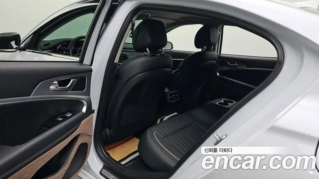 Genesis G70 2019 thumb 11