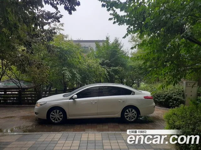 Renault Latitude 2011 thumb 2