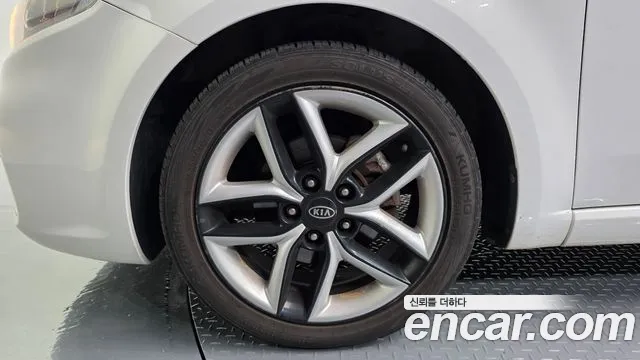 Kia Carens 2011 thumb 5