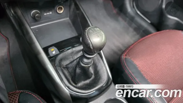 Kia Carens 2011 thumb 9