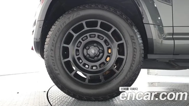 Land Rover Defender 2025 thumb 5