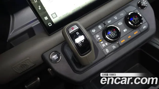 Land Rover Defender 2025 thumb 9