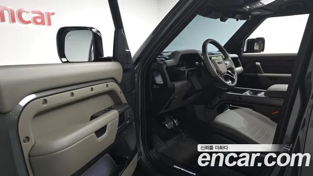Land Rover Defender 2025 thumb 10