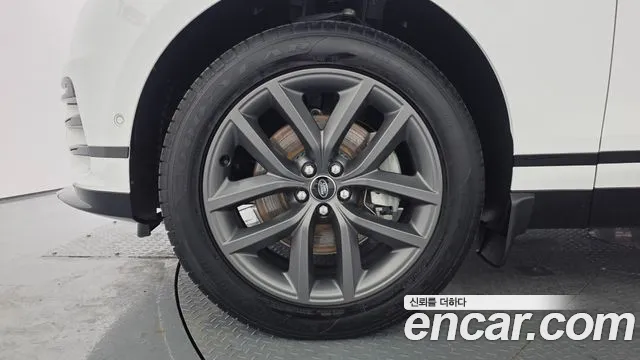 Land Rover Range Rover Velar 2026 thumb 8