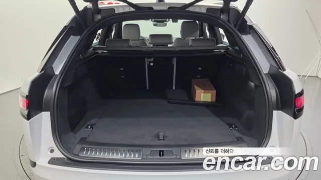 Land Rover Range Rover Velar 2026 thumb 10