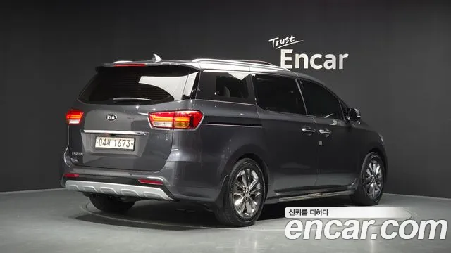 Kia Carnival 2017 thumb 2