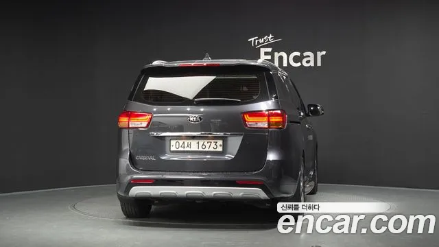 Kia Carnival 2017 thumb 4