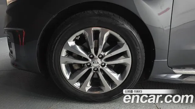 Kia Carnival 2017 thumb 5