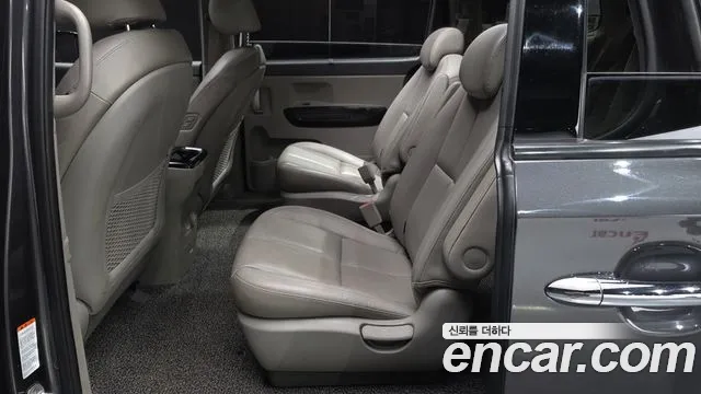 Kia Carnival 2017 thumb 11